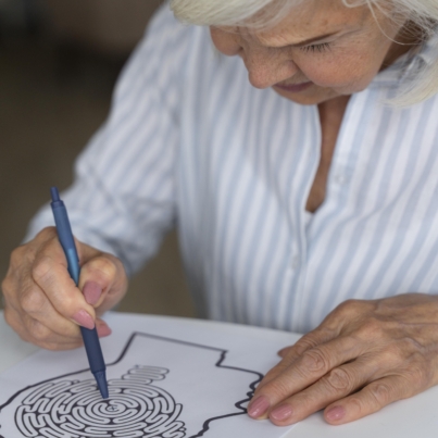 lonely-woman-confronting-alzheimer-disease
