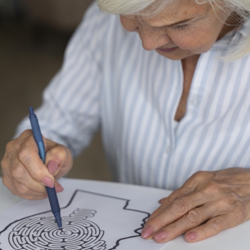 lonely-woman-confronting-alzheimer-disease